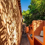 Villa Averla-costa Paradiso, Con Giardino Vista Graniti E Mare
