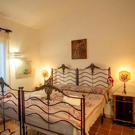Villa Averla-costa Paradiso, Con Giardino Vista Graniti E Mare Costa Paradiso